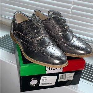 Buccō women lace up Oxford size 8.5